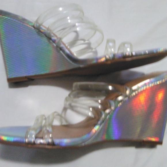 NEW Iridescent Wedges - Picture 2 of 3